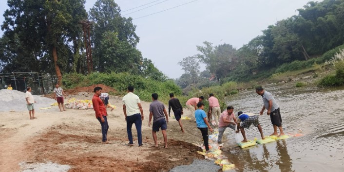 छठ घाट पर सोनी समाज व अन्य नागरिकों ने किया श्रमदान