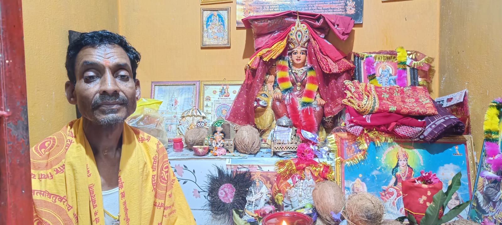 रिगनी के सर्वमंगल मंदिर में 25 साल से हो रही माता की सेवा, अष्टमी पर प्रज्ज्वलित है ज्योत  नवरात्रि के आठवें दिन मां महागौरी की आराधना, पुजारी बोले- वर्षों से चली आ रही माता की सेवा की परंपरा