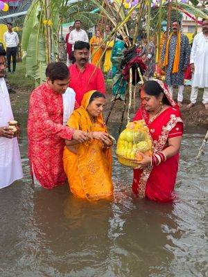 लोक आस्था के महापर्व छठ पूजा को लेकर मुंगेली में भी रौनक नजर आई। 