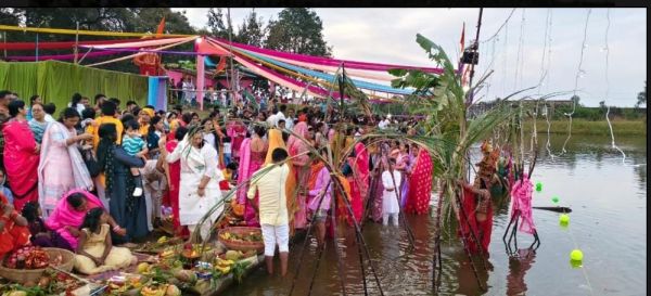 पत्थलगांव में आस्था और भक्ति का संगम, उदयीमान सूर्य को अर्घ्य देने के साथ संपन्न हुआ छठ महापर्व