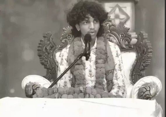 धीरेंद्र शास्त्री बोले-कथावाचक का बेटा कथावाचक बने तो आपत्ति क्यों?:
