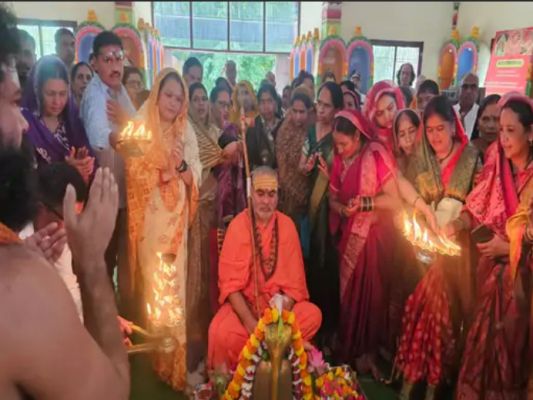 अहंकार इंसान का विवेक और सम्मान छीन लेता है, शंकराचार्य आश्रम में हुआ प्रवचन