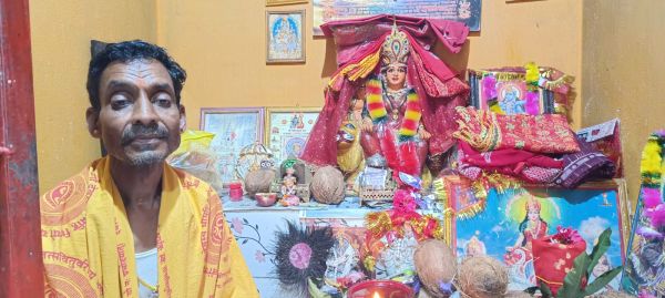 रिगनी के सर्वमंगल मंदिर में 25 साल से हो रही माता की सेवा, अष्टमी पर प्रज्ज्वलित है ज्योत  नवरात्रि के आठवें दिन मां महागौरी की आराधना, पुजारी बोले- वर्षों से चली आ रही माता की सेवा की परंपरा
