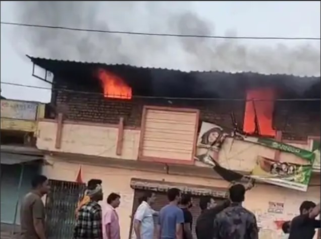 पेंड्रा में जनरल स्टोर में लगी भीषण आग