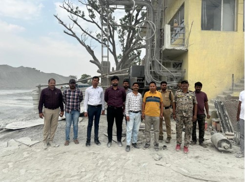 क्रशर संचालन में अनियमितता  पर प्रशासन सख्त    ग्राम भेस्की में संचालित क्रशर को किया गया सील 