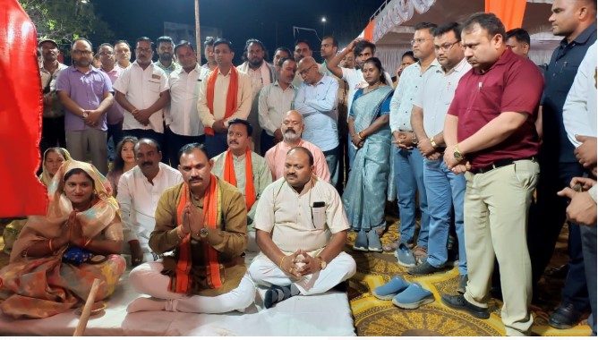 स्वास्थ्य मंत्री श्याम बिहारी जायसवाल ने मनेन्द्रगढ़ में कई अहम स्वास्थ्य परियोजनाओं का भूमिपूजन किया स्वास्थ्य मंत्री ने क्षेत्र की समृद्धि के लिए त्वरित कार्यवाही का किया आह्वान