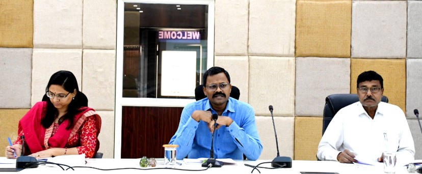 नक्सल पीड़ितों एवं आत्मसमर्पित नक्सलियों के पुनर्वास के लिए जिला स्तरीय समिति गठित