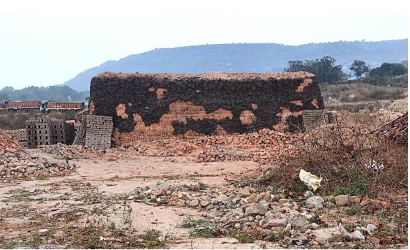 खनिज विभाग की कार्यवाही 4 रेत वाहन सहित 1 गिट्टी का वाहन जब्त ईंट भट्ठों के अवैध उत्खनन एवं परिवहन से वसूले गए 5 लाख 52 हजार 250 रू. अर्थदंड