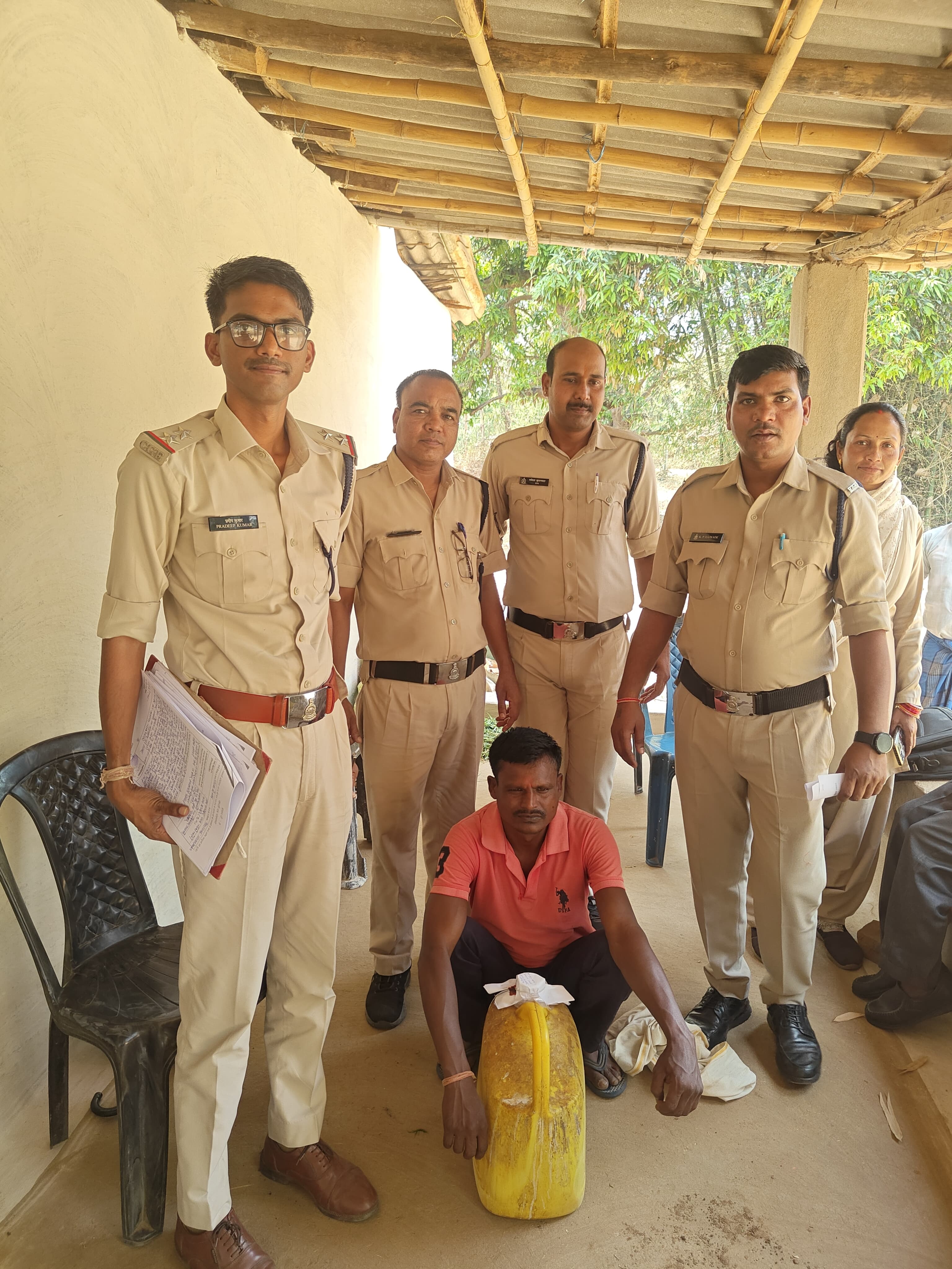 13 लीटर महुआ मदिरा बरामद 