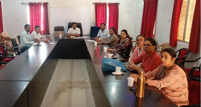 बीमार आवारा एवं असहाय पशुओं के देखभाल हेतु समिति के सदस्यों की बैठक सम्पन्न