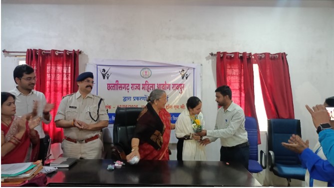 राज्य महिला आयोग द्वारा जिले में हुई 312 वीं सुनवाई अध्यक्ष ने सुनवाई कर 04 प्रकरणों को किया नस्तीबद्ध जिले की महिलाएं राज्य एवं राष्ट्रीय स्तर पर कर रही है प्रदेश के साथ देश का नाम रौशन