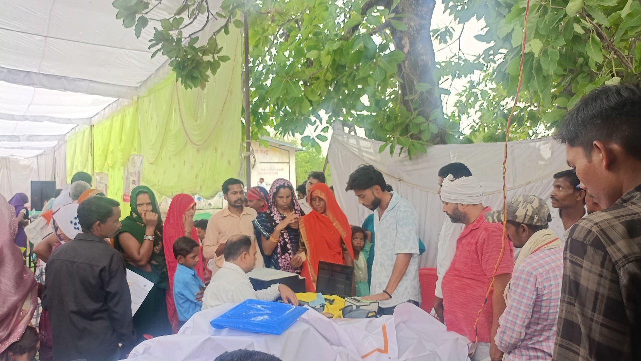 कंजिया में सुशासन तिहार के तहत विशेष शिविर सम्पन्न, जनप्रतिनिधियों का हुआ सम्मान  शिविर में कुल 1348 आवेदन प्राप्त हुए थे, जिसमें से 1183 आवेदनों का निराकरण किया गया