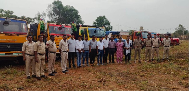 प्रतापपुर में अवैध रेत परिवहन पर कार्रवाई, 8 वाहन जब्त