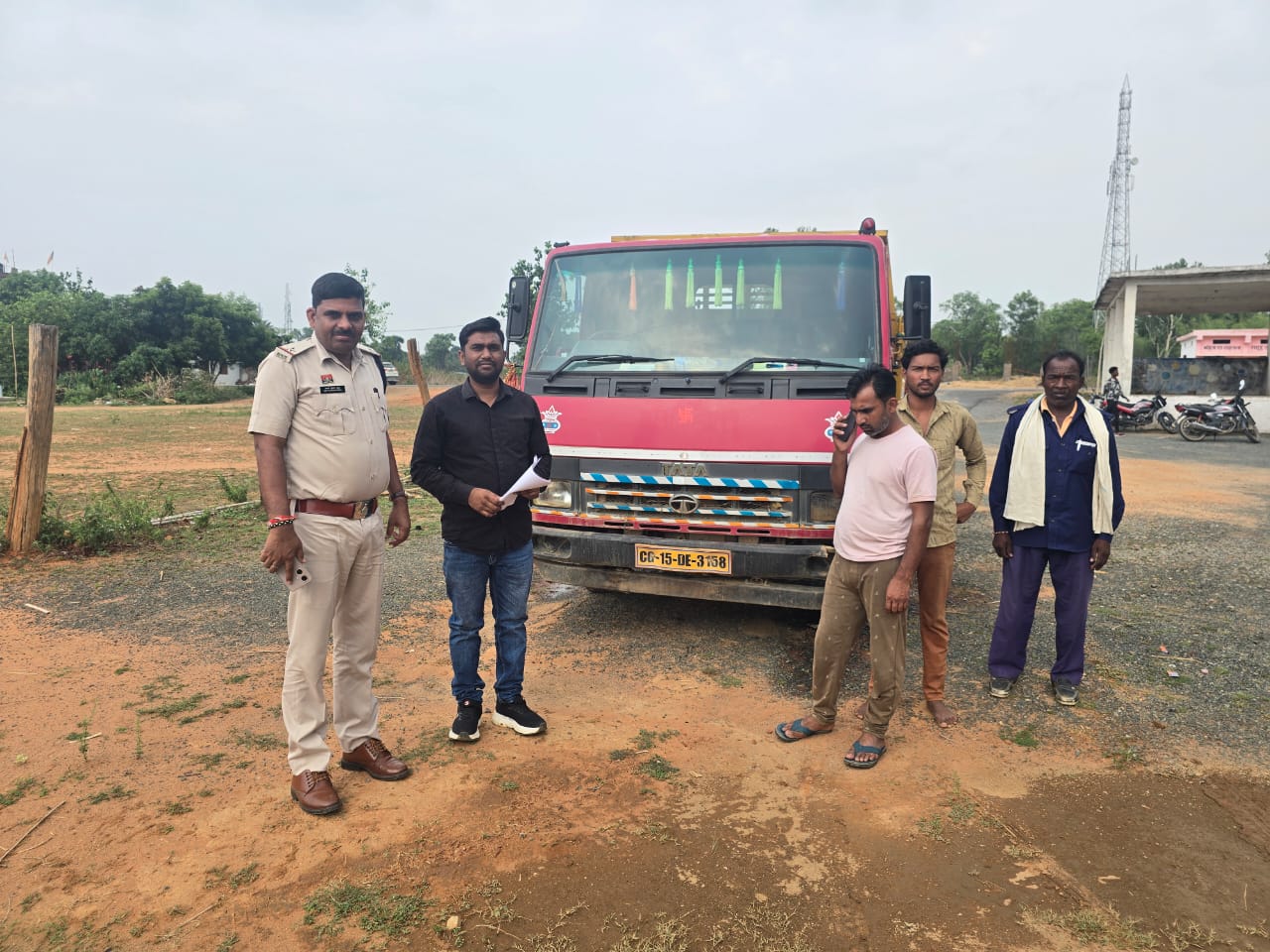 अवैध खनन और रेत परिवहन जारी है कार्रवाई  -01 ट्रिपर वाहन जब्त