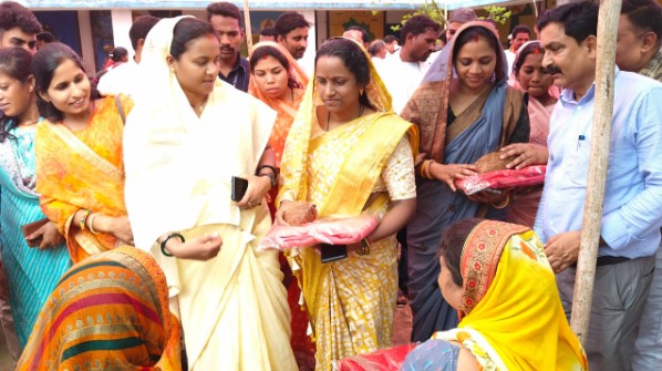 सुशासन तिहार अंतर्गत खोड में मंत्री लक्ष्मी राजवाड़े की मौजूदगी में समाधान शिविर का किया गया आयोजन