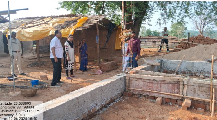 समन्वित प्रयासों से प्रधानमंत्री आवास निर्माण को समयबद्ध रूप से पूर्ण करावें- जिला पंचायत सीईओ _________