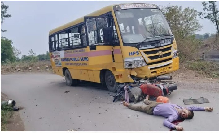 हसदेव पब्लिक स्कूल की बस ने मोटरसाइकिल सवार व्यक्ति को मारी टक्कर   युवक की मौके पर हुई मौत