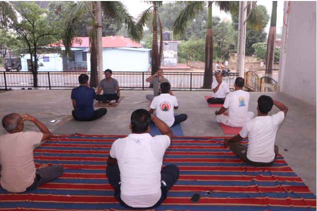 अंतर्राष्ट्रीय योग दिवस के उपलक्ष्य में महिला एवं बाल विकास विभाग द्वारा बच्चों को योगाभ्यास कराया गया