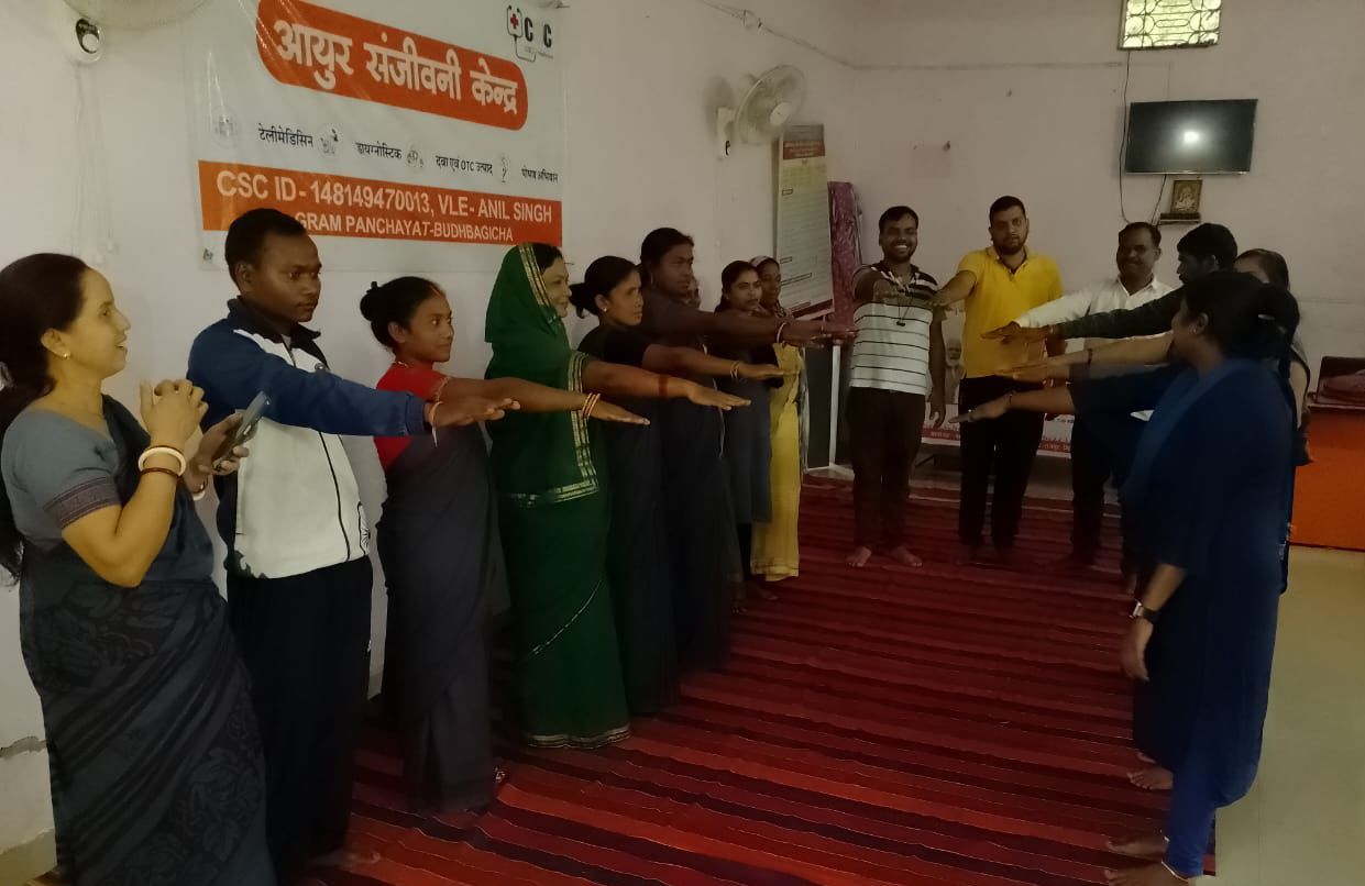 मतदान केन्द्रों में किया गया योगाभ्यास  अवश्य मतदान करने की दिलाई गई शपथ