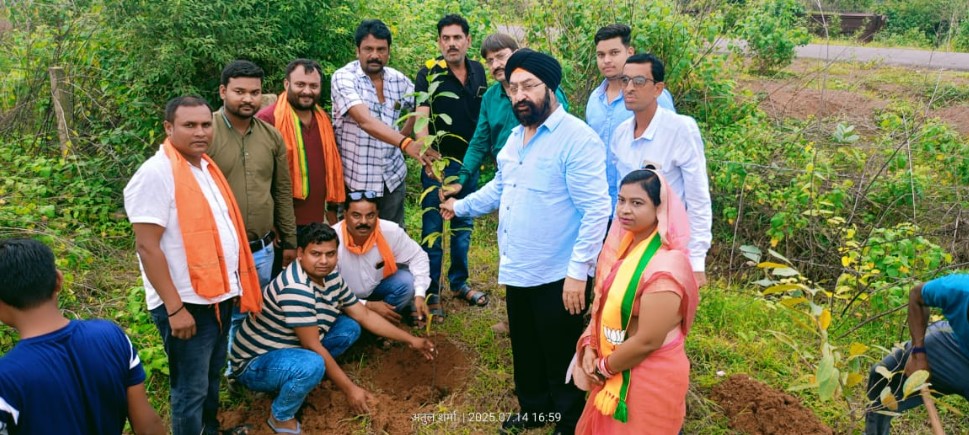 एक पेड़ माँ के नाम अभियान का सफल आयोजन किया गया