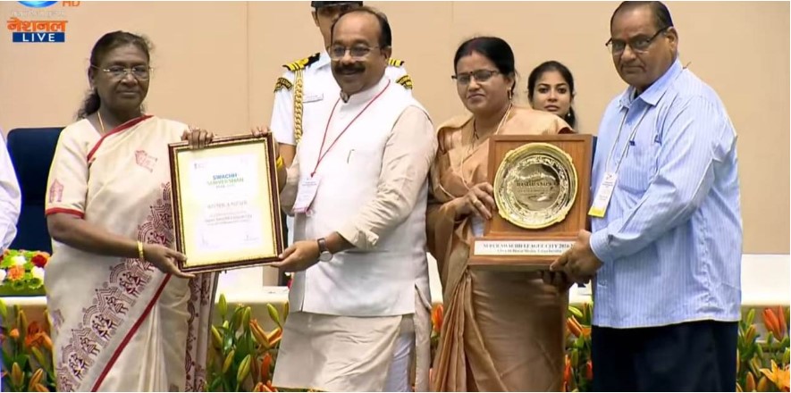 नगर पंचायत बिश्रामपुर को स्वच्छ सर्वेक्षण-2024 में उत्कृष्ट प्रदर्शन हेतु स्वच्छता लीग अवॉर्ड से किया गया सम्मानित
