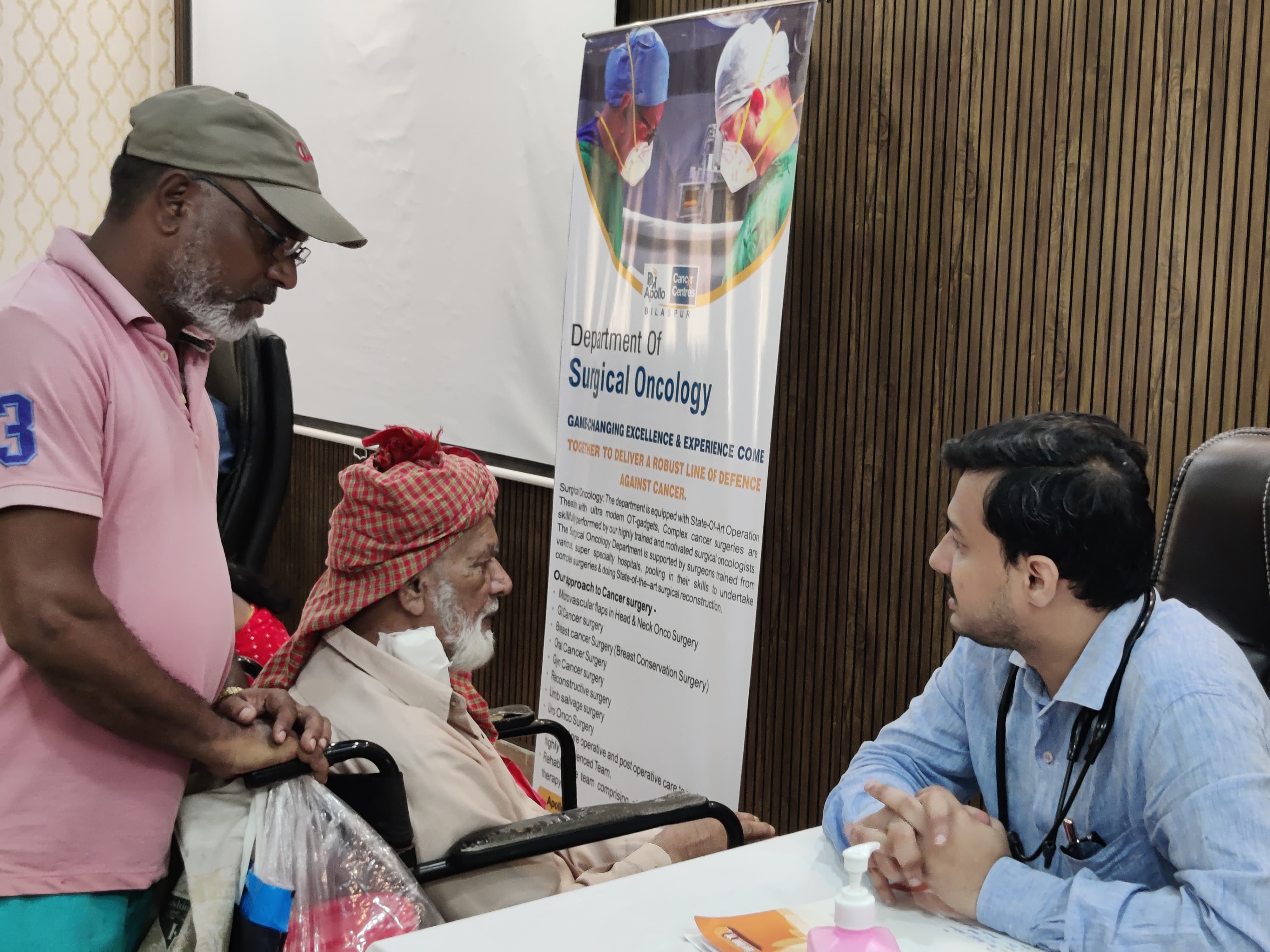 जिला चिकित्सालय सूरजपुर में निशुल्क स्वास्थ्य शिविर का आयोजन, 75 मरीजों की हुई जांच