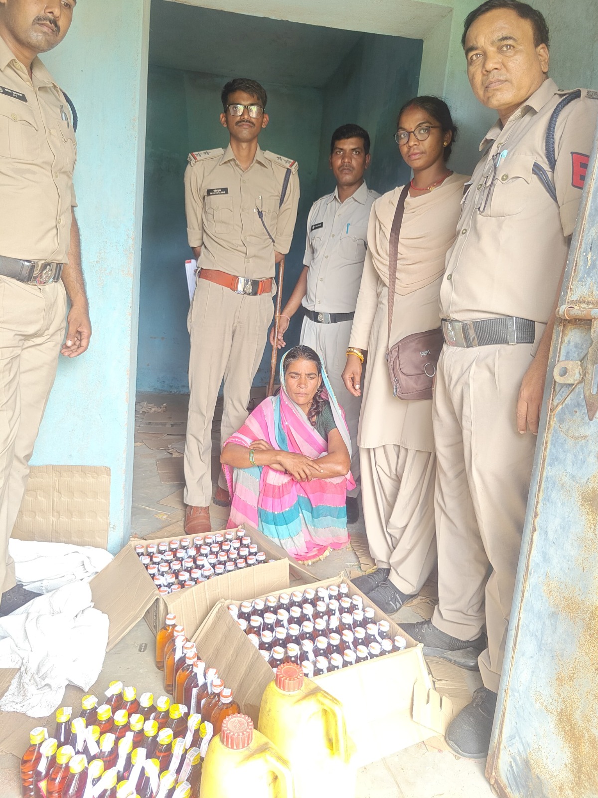 प्रतापपुर आबकारी विभाग ने अवैध शराब पर की बड़ी कार्रवाई