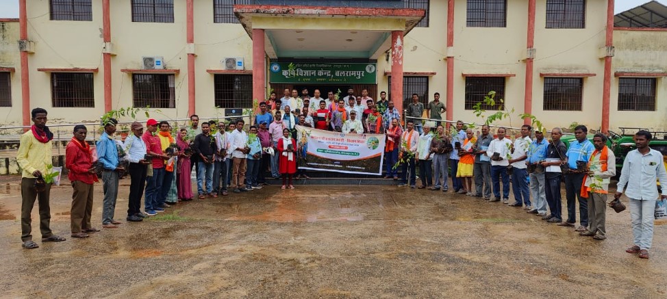 हलधर बलराम जयंती पर किसान दिवस का आयोजन  किसानों को दी गई उन्नत तकनीकी व योजनाओं की जानकारी