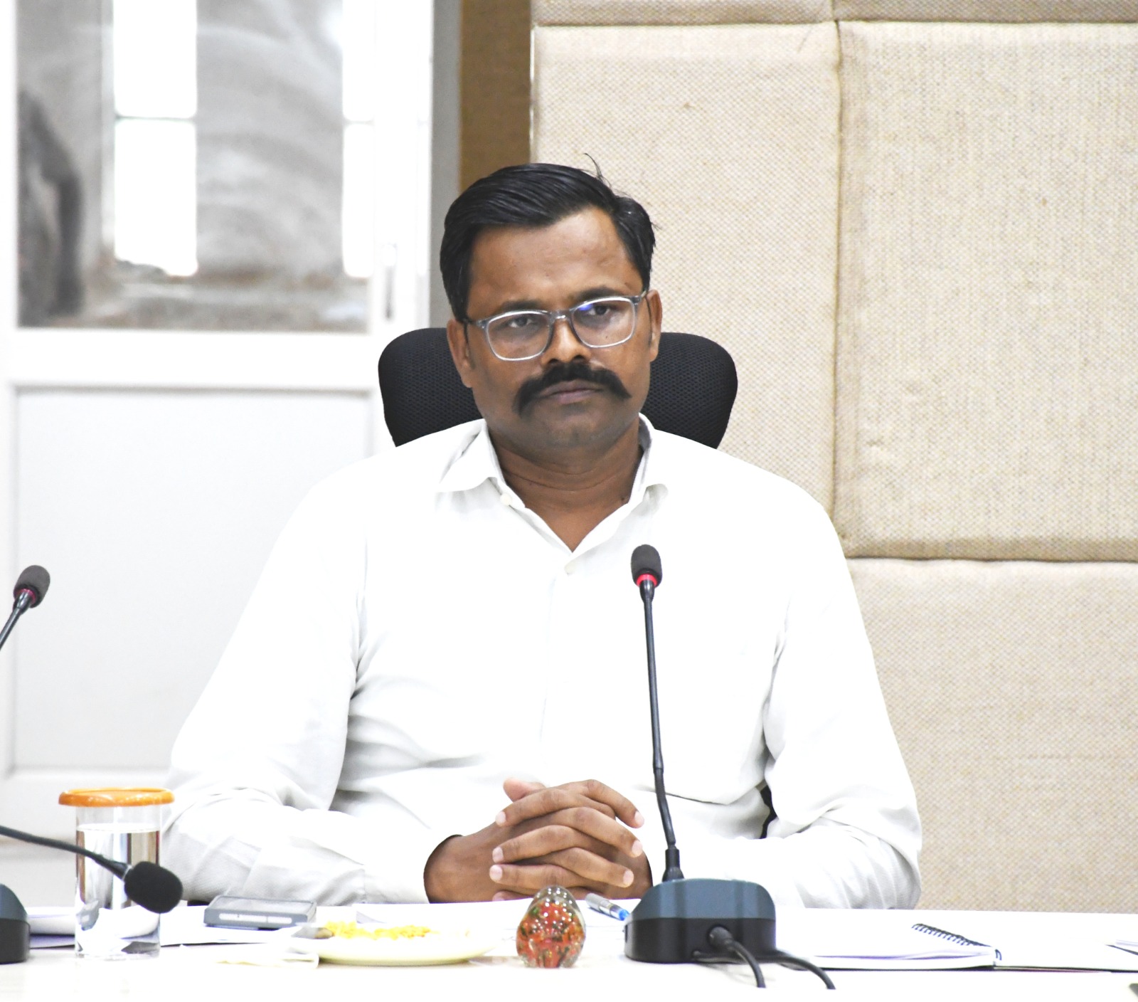 जनहित योजनाओं के प्रभावी क्रियान्वयन के दिये निर्देश  अवैध रेत उत्खनन एवं परिवहन पर करें सख्त कार्यवाही:कलेक्टर  समय-सीमा की बैठक सम्पन्न