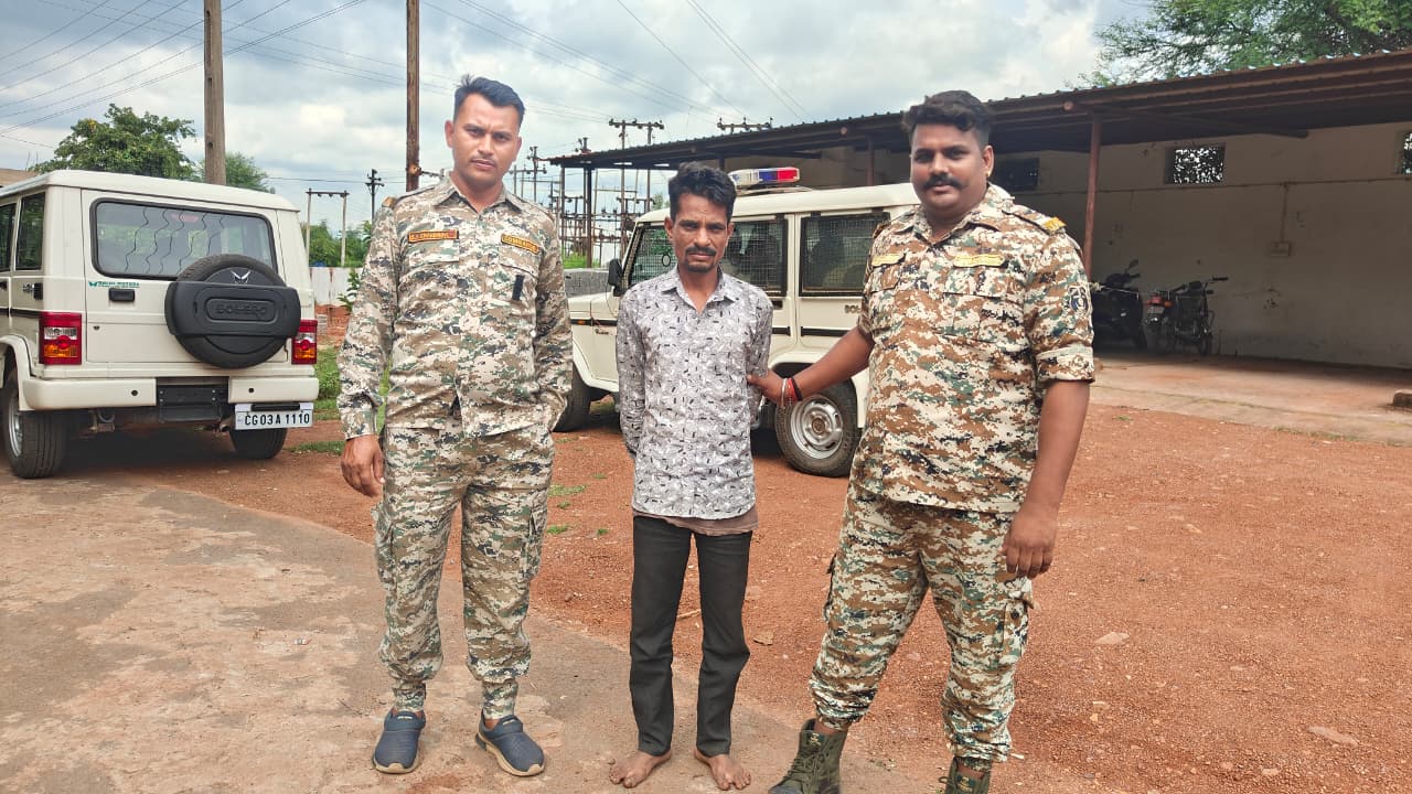 अवैध शराब कोचियों पर कबीरधाम पुलिस की कार्यवाही &ndash; शराब तस्कर गिरफ्तार