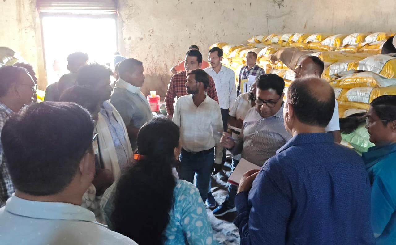 खाद मिलने से जिले के किसानों के खिले चेहरे  शासन-प्रशासन का जताया आभार