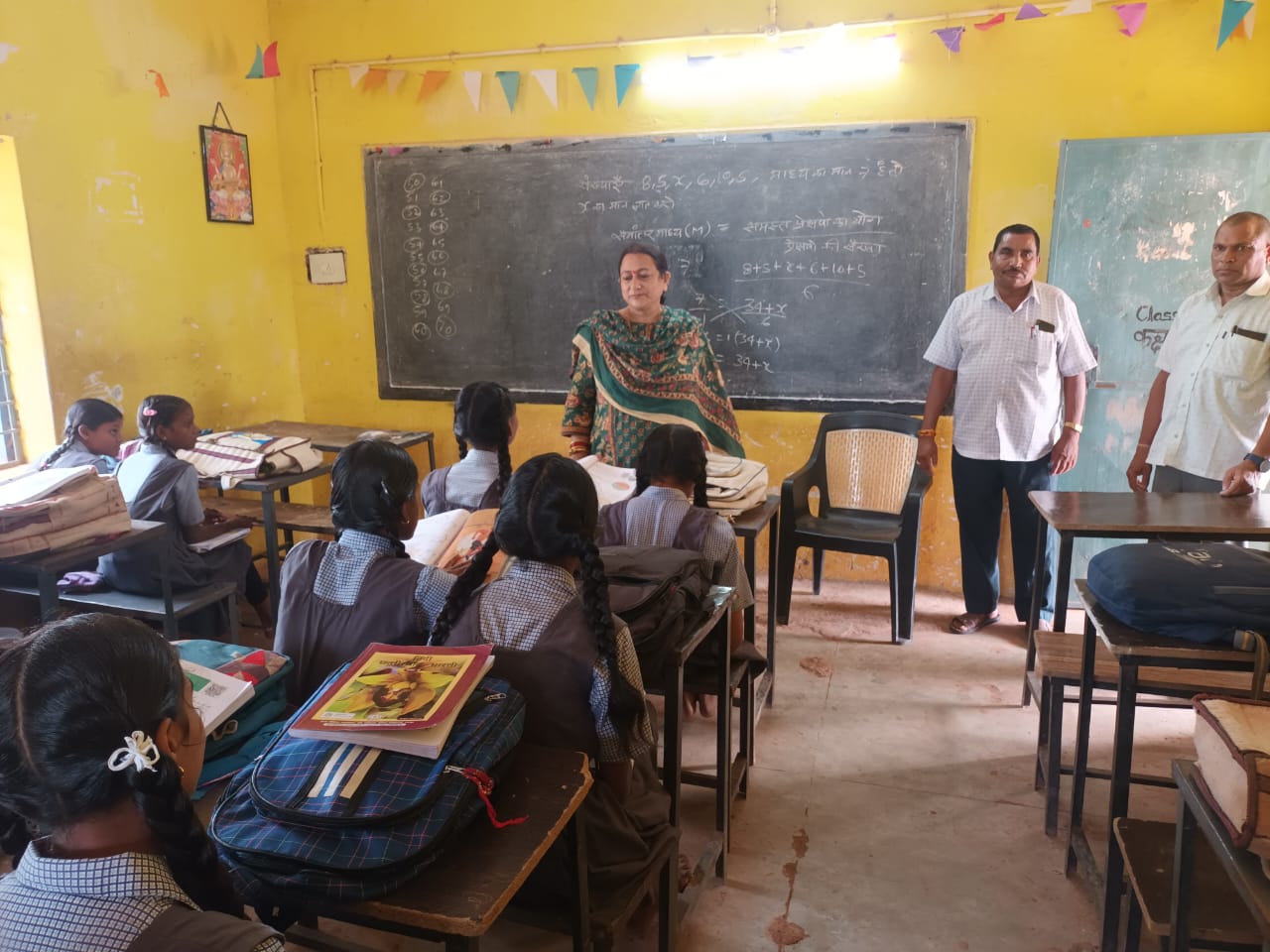 बीईओ डॉ. प्रतिभा मंडलोई ने किया स्कूलों का औचक निरीक्षण, अनुपस्थित शिक्षकों को दिए निर्देश, एक प्रधान पाठक को कारण बताओ नोटिस जारी