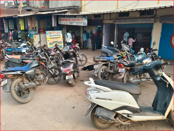 जरहागांव बस स्टैंड में छत्तीसगढ़ राज्य ग्रामीण बैंक में पार्किंग व्यवस्था ठप, बैंक उपभोक्ता परेशान