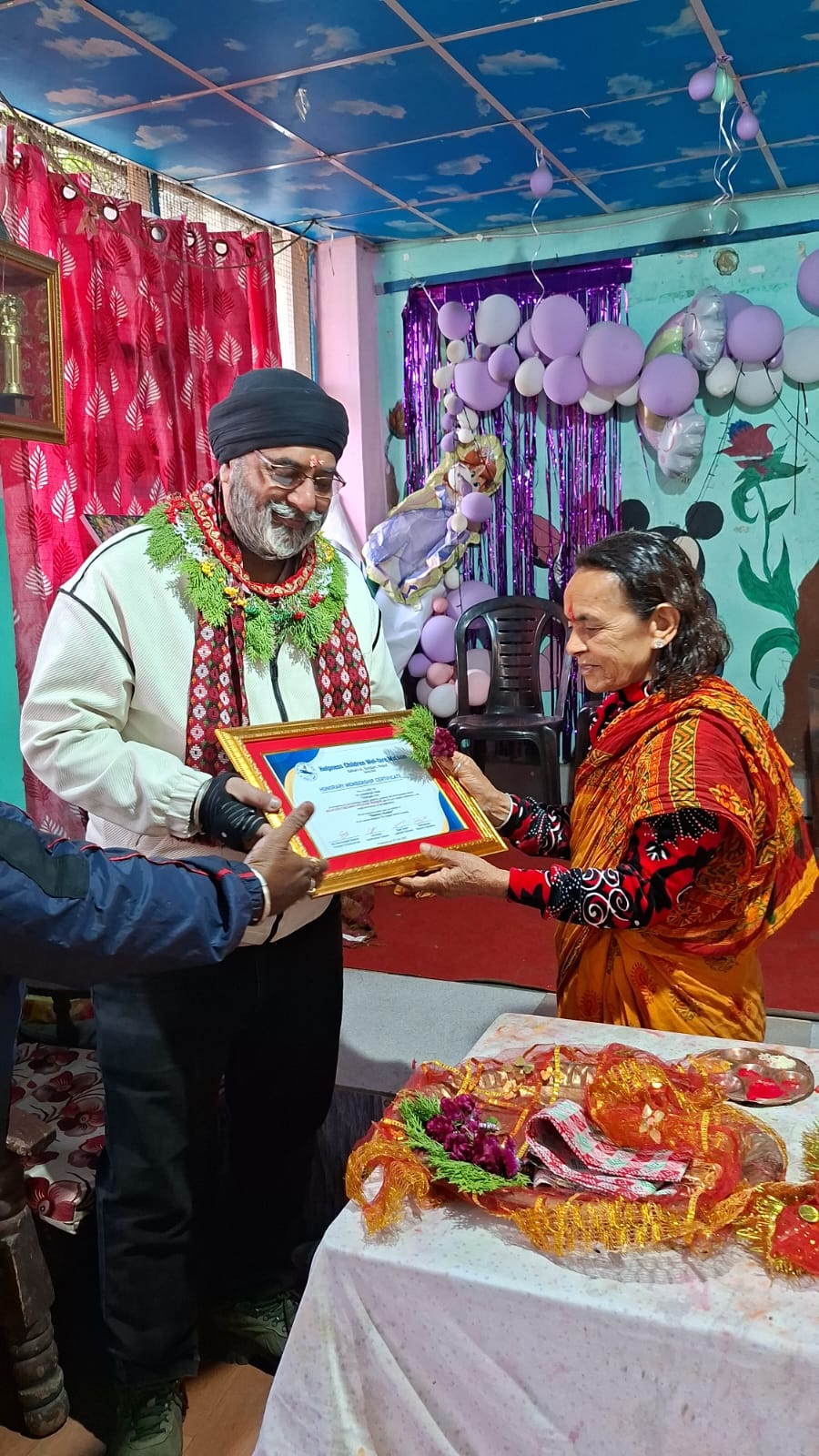 हेल्पनेस चिल्ड्रन वेलफेयर मिशन इटहरी नेपाल द्वारा सम्मानित हुए डॉ. सिंह