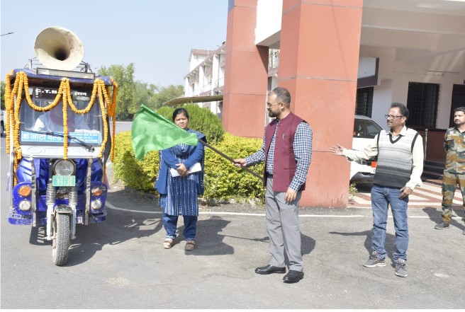 पल्स पोलियो महाअभियान 21 से 23 दिसंबर तक  कलेक्टर ने जागरूकता रथ को हरी झंडी दिखाकर किया रवाना  0 से 5 वर्ष तक के 01 लाख 19 हजार से अधिक बच्चों को पिलाई जाएगी पोलियो की दो बूंद