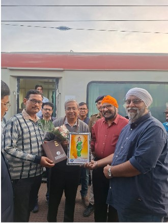 चांपा में नवपदस्थ बिलासपुर मंडल रेल प्रबंधक राकेश रंजन से सौजन्य भेंट  यात्री सुविधाओं, स्टेशन विकास व सुरक्षा मुद्दों पर हुई चर्चा