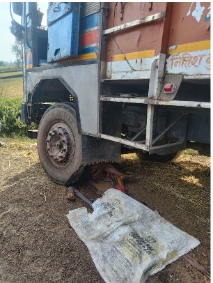 धान से भरे ट्रक की चपेट में आने आए महिला की मौत, ग्रामीणों ने किया चक्काजाम  25 हजार तत्काल मुआवजा राशि दिया गया