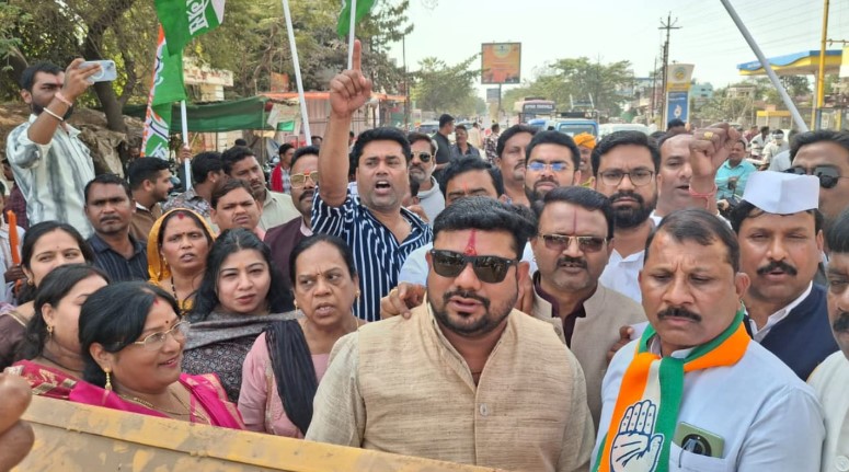 मनरेगा व धान खरीदी तिथि को लेकर कांग्रेस का जोरदार प्रदर्शन गांधी पुण्यतिथि पर प्रदेश सरकार की नीतियों के खिलाफ सड़क पर उतरे कांग्रेसी