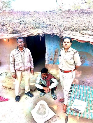ग्राम कुकुसदा में 09 लीटर कच्ची महुआ शराब जब्त