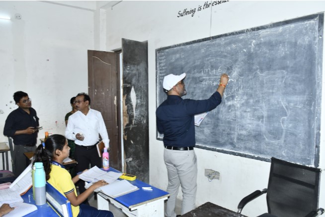 सीएमएचओ की टीम ने निजी अस्पतालों का किया औचक निरीक्षण, रजिस्टर व केसशीट में मिली कई कमियां