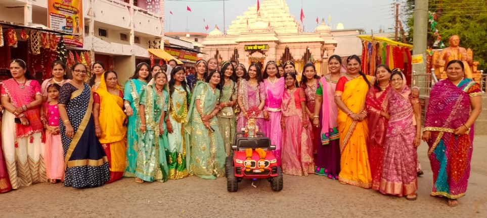 माहेश्वरी समाज की महिलाओं एवं युवतियों ने निकाली गणगौर की शोभा यात्रा 