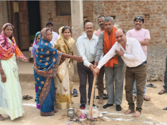 ग्रामीण विकास को बढ़ावा, किरण रविन्द्र वैष्णव ने किया 10 लाख रुपए के नाली निर्माण का भूमिपूजन