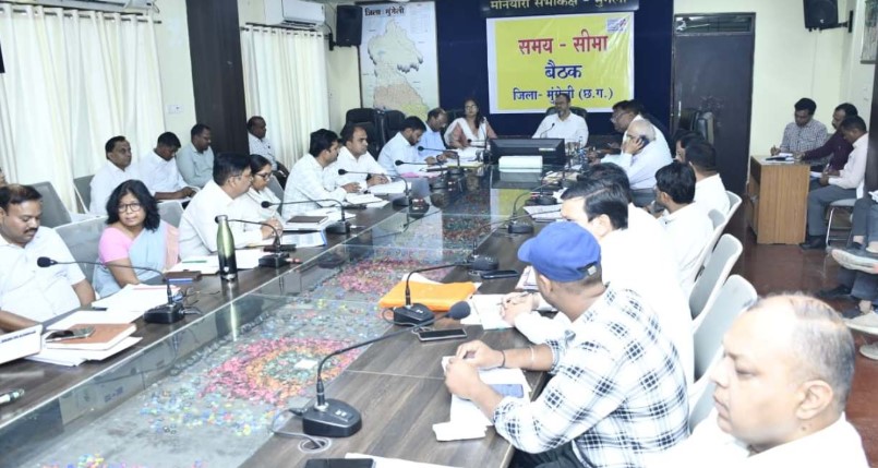 समय-सीमा बैठक में कलेक्टर सख्त, लंबित कार्यों में लापरवाही पर नोटिस के निर्देश