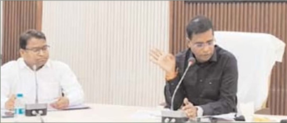 जिले में सिलेंडर व डीजल पेट्रोल की पर्याप्त मात्रा में उपलब्ध है, उपभोक्ताओं को पैनिक होने की आवश्यकता नहीं