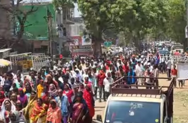 सैकड़ों एकड़ में चूना पत्थर खदान के विरोध में ग्रामीणों ने किया उग्र प्रदर्शन*