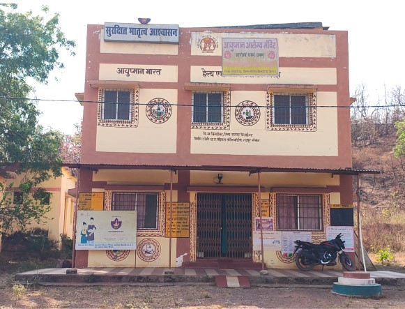 प्रशासन की लापरवाही या जानबूझकर अनदेखी वनांचल क्षेत्र में स्वास्थ्य सुविधा ठप हजारों लोग परेशान&iexcl;  रात में ताला, दर्द में तड़पती महिलाएं&mdash;पिरदा स्वास्थ्य केन्द्र की सच्चाई&iexcl;