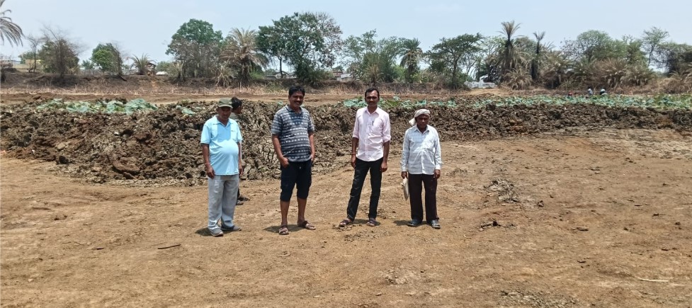 शीतला तालाब ग्राम भांठागांव  बी के ग्रामीणों ने की सफाई दिखाई एक जूटता का परिचय
