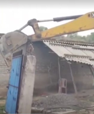 महामाया पहाड़ से अतिक्रमण हटाने चला बुलडोजर, पुलिस फोर्स तैनात