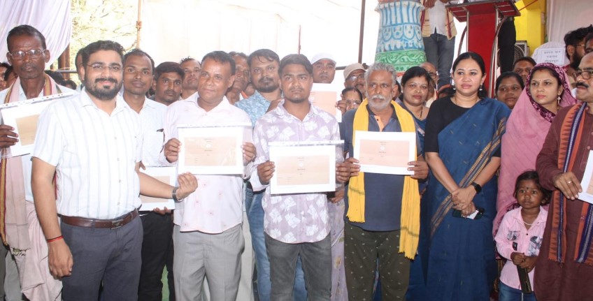 सुशासन तिहार शिविर में राजस्व विभाग ने बांटे दस्तावेज, 23 हितग्राहियों को मिला लाभ..