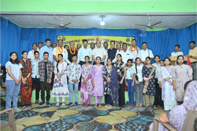 अट्ठारहगढ़ फुलमाली समाज का मेधावी छात्र सम्मान एवं करियर मार्गदर्शन कार्यक्रम संपन्न, 93 विद्यार्थियों का हुआ सम्मान..